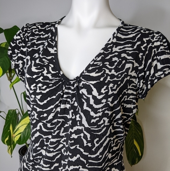 ✨3/$15 Worthington black & white work blouse LP - Picture 2 of 5